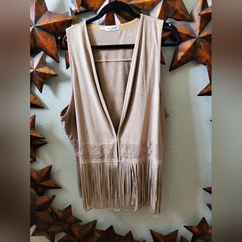 Fringed Fabric long Vest. Size 3 Maurices. Beige in color, very very, soft. - Picture 3 of 4